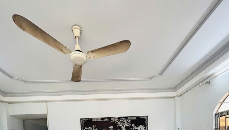 Ngộp Bank!!Giảm sốc 800tr !!! Chỉ còn 5tỷ7, Nhà2  tầng 100m2, SHR,  1/ Nguyễn Văn Quá, sát bên chợ cầu, Hẻm Ba gác